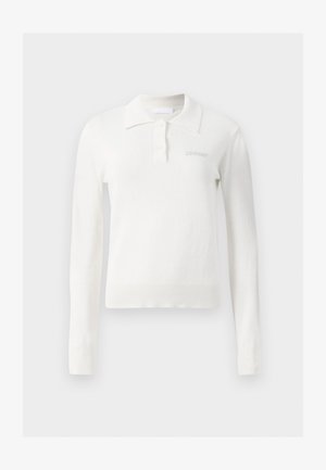 Suéter polo de mangas longas branco, feito de tecido macio, com um colarinho clássico, três botões e um discreto bordado "2ND DAY" no lado esquerdo do peito.