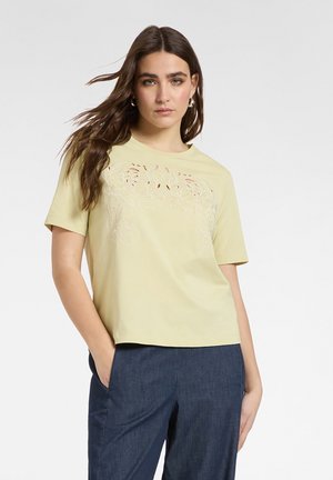 CON RICAMO FLOREALE - T-shirt print - verde chiaro