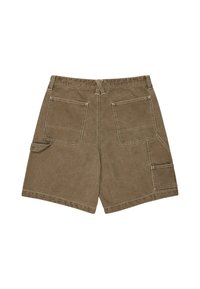 Pantaloni cargo marroni con una vestibilità rilassata, quattro tasche utilitarie, passanti per cintura e dettagli di cucitura in contrasto. Realizzati in tessuto resistente.