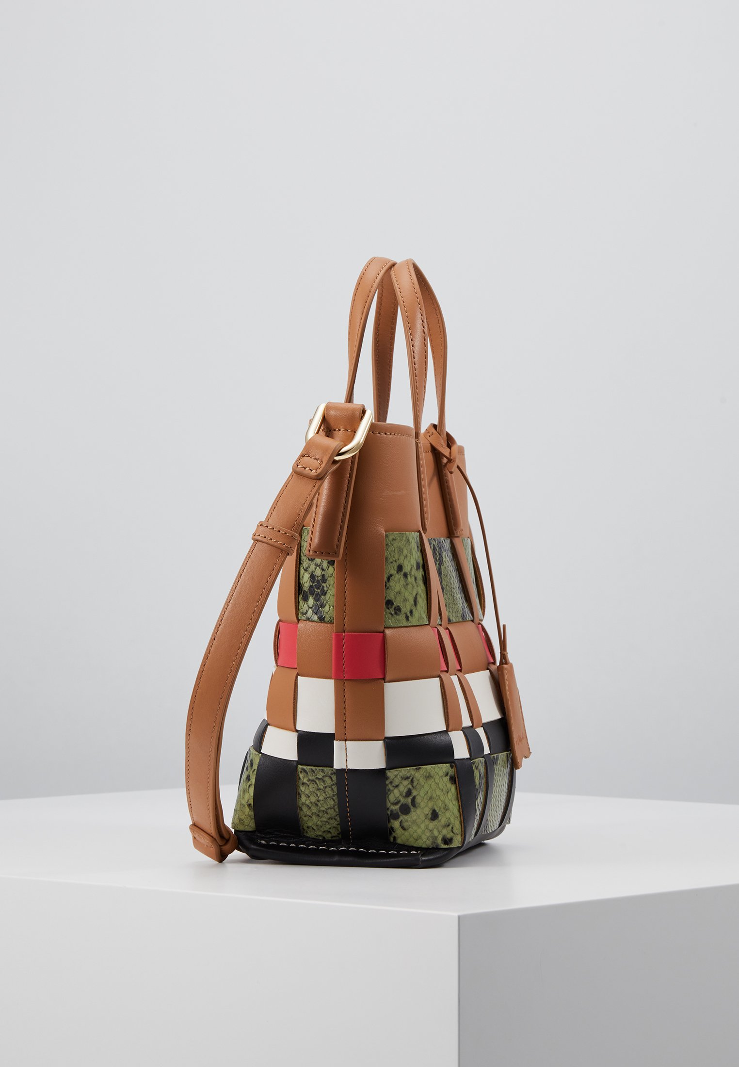 3.1 Phillip Lim ODITA MINI MODERN LATTICE BUCKET Håndveske 3.1 Phillip Lim ODITA MINI MODERN LATTICE BUCKET Håndveske