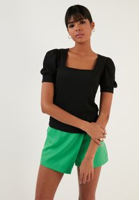 LELA SLIM FIT - Palaidinė - black