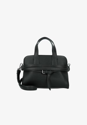 Bolso de cuero negro con textura de grano, dos asas superiores, correa de hombro ajustable y un detalle decorativo en la correa en la parte frontal.