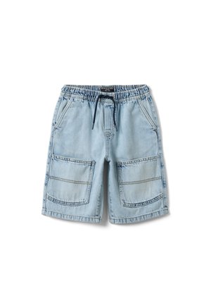 Lichtblauwe spijkershorts met elastische tailleband, zwarte trekkoord, twee grote voorzakken met klep en zijzakken.