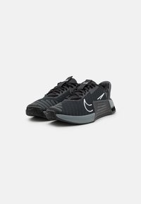 Nike Performance METCON 9 FLYEASE - Treeningjalatsid - black/white/anthracite/smoke grey