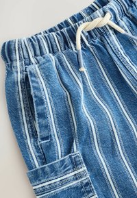 Unausgewählt, blue stripe