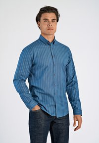 Lindbergh STRIPED   - Overhemd - dusty blue