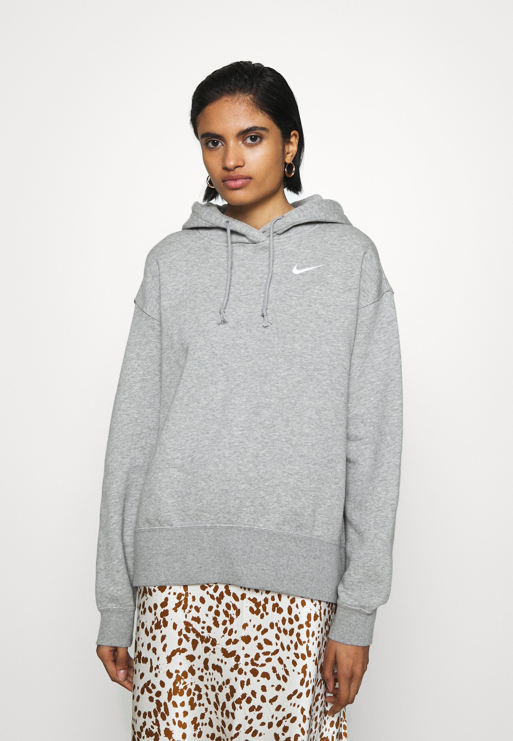 Nike Sportswear HOODIE TREND - Sweat à capuche - dark grey heather/matte  silver/white/gris - ZALANDO.FR