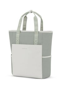 Borsa tote con design bicolore in verde chiaro e crema, realizzata in materiale resistente, con manici robusti e tasche esterne.