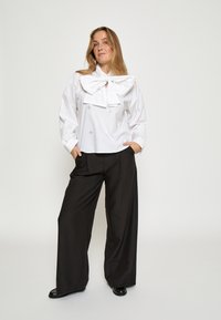 Minus LUMI - Pluus - cloud dancer