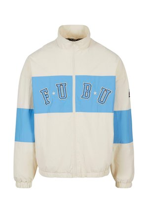 Creme vindjakke med blå horisontale striber og "FUBU" logo. Har en høj krave, lynlås foran og elastiske mansjetter. Letvægtsstof.
