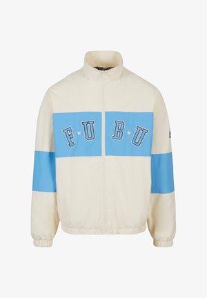 Jachetă de vânt crem cu dungi orizontale albastre și logo-ul "FUBU". Are un guler înalt, fermoar frontal și manșete elastice. Material ușor.