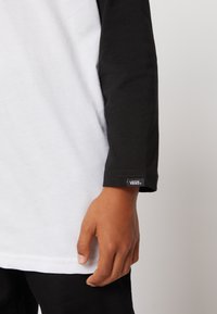 Vans RAGLAN - Langærmet T-shirt - white/black