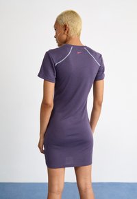 Nike Sportswear DRESS FEMME  - Dzsörzéruha - dark raisin