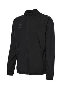 Schwarze leichte Zip-Up-Jacke mit langen Ärmeln, hohem Kragen, elastischen Bündchen, Seitentaschen und dezentem Logo auf Brust und Schulter.