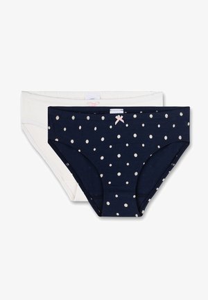 Două perechi de chiloți pentru femei: o pereche albă uni, iar cealaltă de culoare albastră închis cu buline albe, având un accent sub formă de fundă roz pe talia perechii închisă.