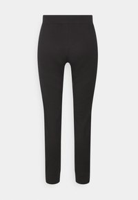 Černé elastické kalhoty s hladkou strukturou, elastickým pasem a tapered designem nohou. Jednoduché a univerzální, vhodné pro různé outfity.