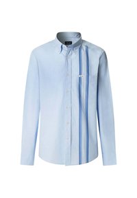 Camisa de manga larga azul claro con cuello abotonado, que presenta un diseño de rayas verticales en un azul más oscuro y un bolsillo en el pecho.