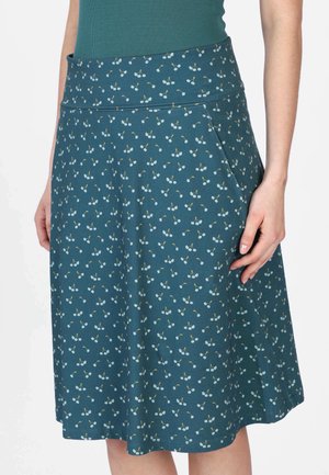 Türkise Rock aus weichem Stoff, der mit einem verstreuten Kirschmuster in Hellblau und Gold bedruckt ist. Er verfügt über einen breiten Bund und eineseitliche Tasche.