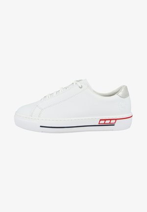 Trainers - white