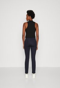 Tommy Hilfiger ELEVATED SLIM - Kelnės - desert sky