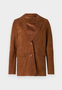 Blazer din suede maro cu rever ascuțit, două buzunare frontale, închidere cu un singur buton și căptușeală netedă din satin.