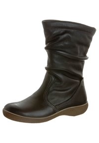 Botín de cuero negro con diseño suelto, punta redonda y superficie texturizada. Suela baja de goma con borde beige en contraste.