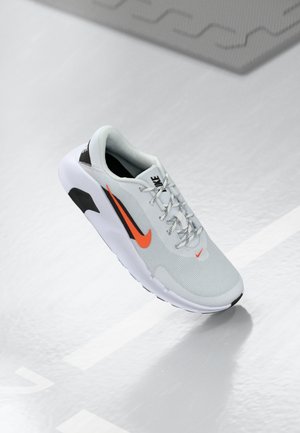 FLEX TRAIN - Trainingsschuh - white/safety orange/black