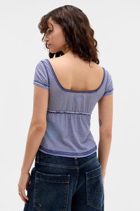 Strepen blouse met korte mouwen in blauw en wit, met een vierkante halslijn aan de achterkant en plooien bij de taille, gemaakt van zachte stof.