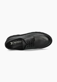 Chaussure en cuir noir avec une finition texturée, design à lacets, bout rond et semelle en caoutchouc robuste, avec un logo sur la semelle intérieure.