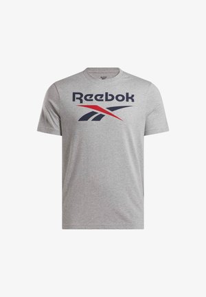 T-shirt gris en coton avec un grand logo Reebok en bleu marine et rouge. Manches courtes, col rond, avec une texture lisse et unie.