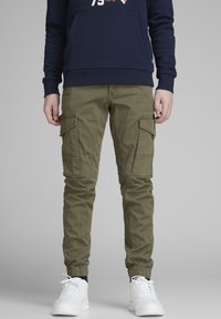 Jack & Jones Junior - JJIPAUL JJFLAKE - Cargobyxor - olive night Miniatyrbild 1