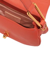 Coccinelle MAGIE SOFT  - Borsa a tracolla - arancione