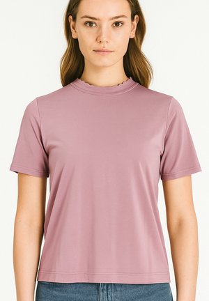Kurzärmliges, enganliegendes T-Shirt in hellen Mauve mit gewelltem Ausschnitt. Hergestellt aus glattem Stoff, mit schlichter Naht und keinen Mustern.