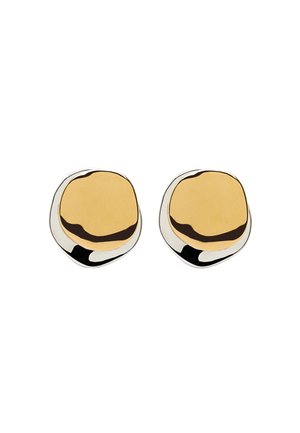 Złote i srebrne abstrakcyjne kolczyki w kształcie studs z gładką, lustrzaną powierzchnią.
