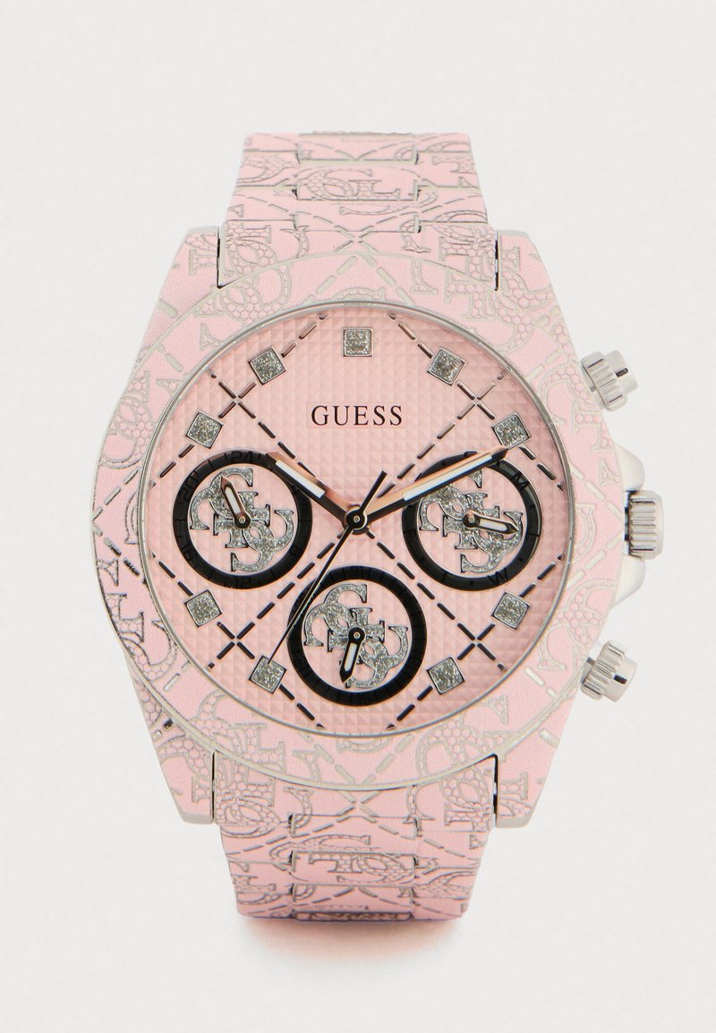 Reloj de pulsera de silicona rosa con esfera texturizada, tres subesferas, acentos plateados y marcadores similares a diamantes, que cuenta con una correa estampada.