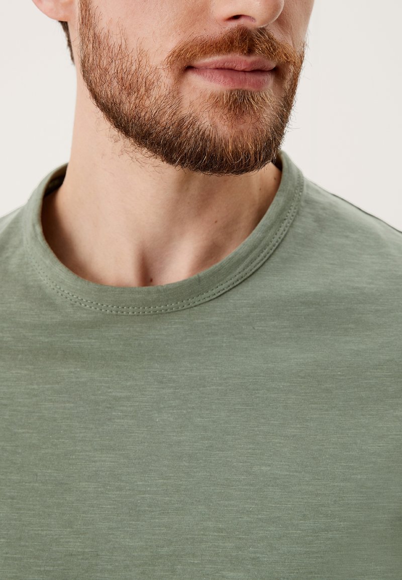 Herren T-Shirts basic | s.Oliver T-Shirt basic army green/dunkelgrün - NE13714 Herren T-Shirts basic | s.Oliver T-Shirt basic army green/dunkelgrün - NE13714