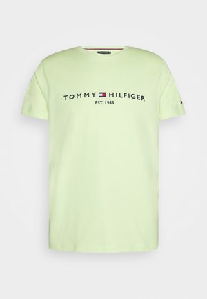 Hellgrünes Baumwoll-T-Shirt mit rundem Ausschnitt, kurzen Ärmeln und dem Schriftzug "TOMMY HILFIGER EST. 1985" sowie Logo-Akzenten.
