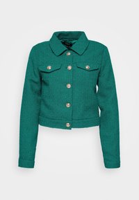 Teal zkrácená bunda s texturovanou tkaninou, má límec, zapínání na knoflíky, dvě náprsní kapsy a lesklé knoflíky v zlatém tónu.