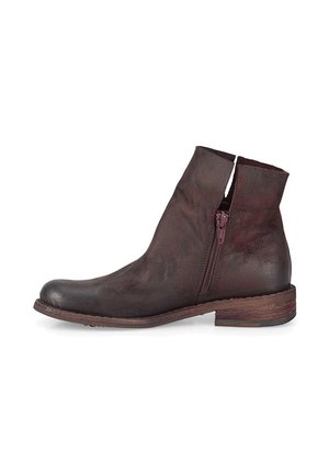 - Ankle boot