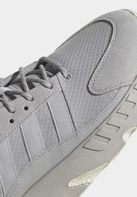 adidas Originals ZX 22 BOOST UNISEX - Sneaker low - grey two   grey two   cream white