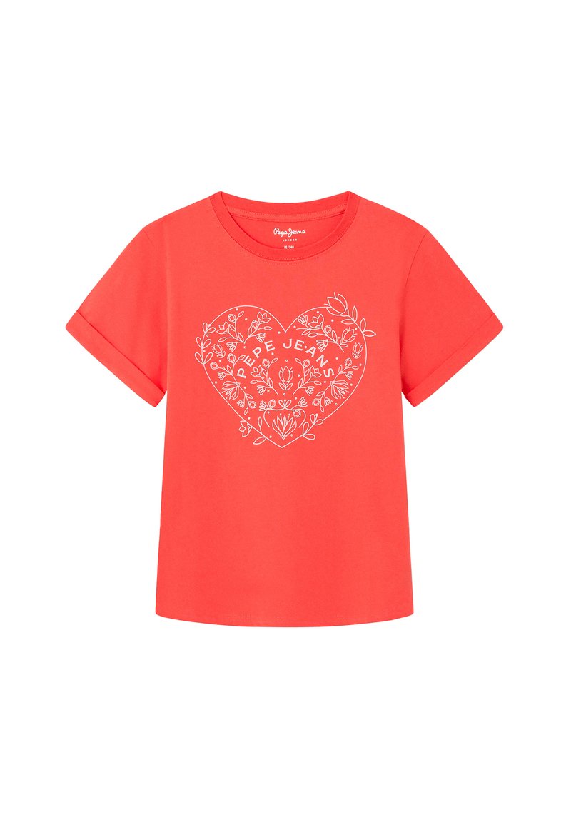 Camiseta de algodón en color coral con mangas cortas y cuello redondo. En el frente, hay un gráfico de corazón blanco con diseños florales y el texto "Pepe Jeans" centrado.