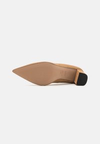 BOSS JANET - Klasične pete - medium beige