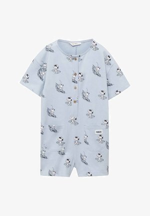 Jumpsuit bleu à manches courtes présentant un imprimé Snoopy avec des motifs de surf, des boutons sur le devant et deux poches avant. Tissu en coton doux.