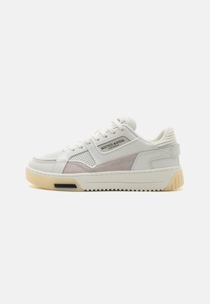 NEW CUP - Trainers - white