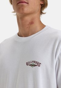 Thumbnail Image 4