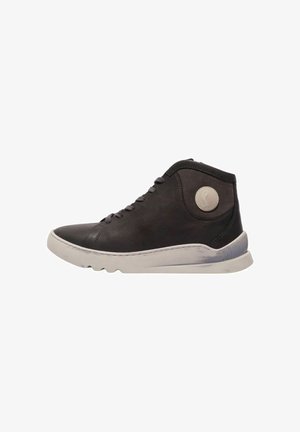 Sneaker nera alta con suola bianca e toppa circolare con logo sul lato, mostrata in profilo destro su sfondo bianco.