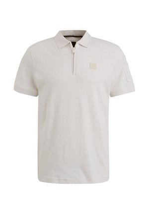 Polo gris clair à manches courtes avec col zippé, texture lisse, logo brodé sur la poitrine et poche à rabat sur la manche.