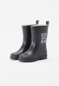 Čierne gumové dáždniky s textúrovanou podrážkou, dvoma pútkami na ťahanie a grafikou medveďa na boku. Interiér obsahuje mäkké podšívku.