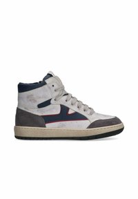 Sneaker alta in suede bianco e pelle grigia, con accenti navy, dettagli rossi e suola in gomma testurizzata. Design con lacci.