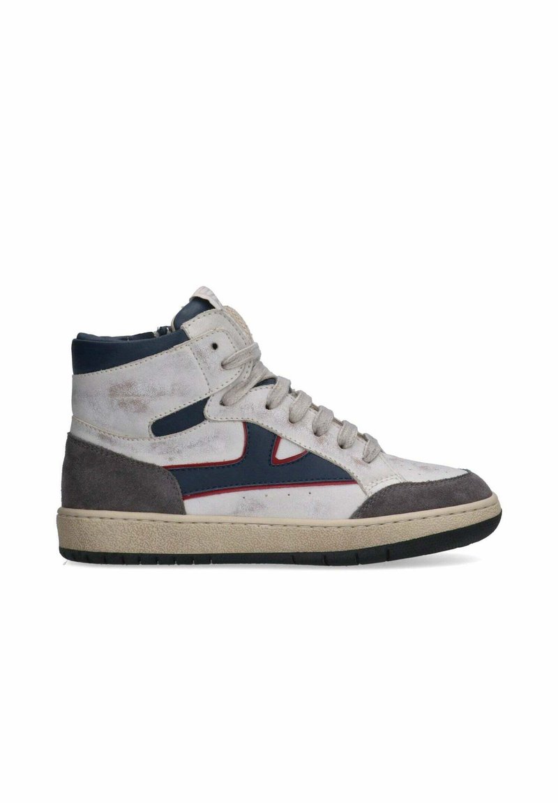 Sneaker alta in suede bianco e pelle grigia, con accenti navy, dettagli rossi e suola in gomma testurizzata. Design con lacci.